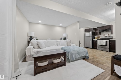 4216 Alexander Bay, Edmonton, AB - Indoor Photo Showing Bedroom