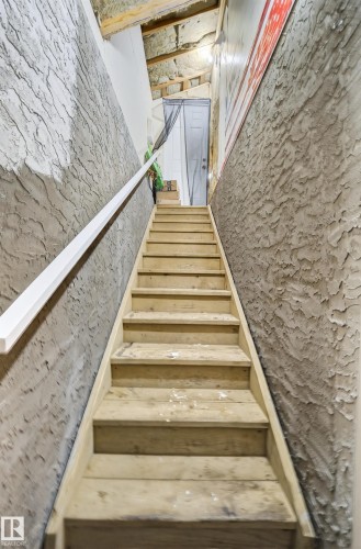 4216 Alexander Bay, Edmonton, AB - Indoor Photo Showing Other Room