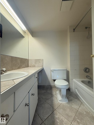 208 10149 Saskatchewan Drive, Edmonton, AB - Indoor Photo Showing Bathroom