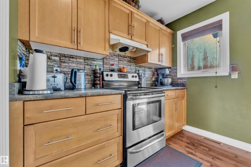 7939 2 Avenue, Edmonton, AB - Indoor Photo Showing Kitchen