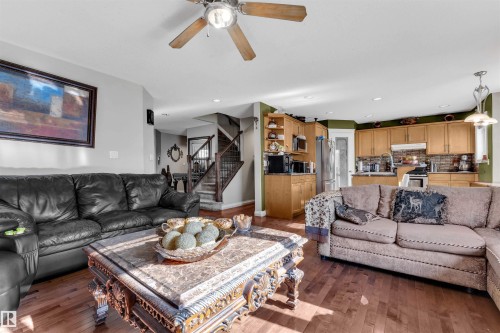 7939 2 Avenue, Edmonton, AB - Indoor Photo Showing Living Room