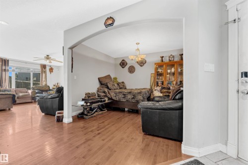 7939 2 Avenue, Edmonton, AB - Indoor Photo Showing Other Room