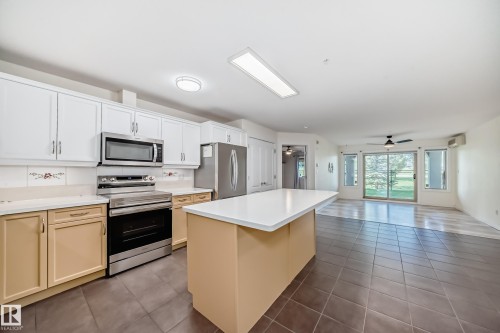 125 278 Suder Greens Drive, Edmonton, AB - Indoor Photo Showing Kitchen