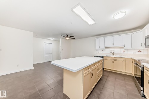 278 Suder Greens Drive, Edmonton, AB - Indoor Photo Showing Kitchen