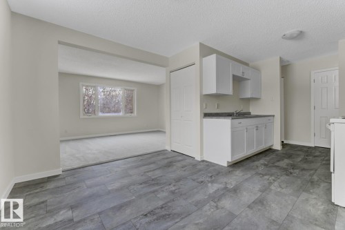 5A Twin Terrace, Edmonton, AB - Indoor Photo Showing Kitchen
