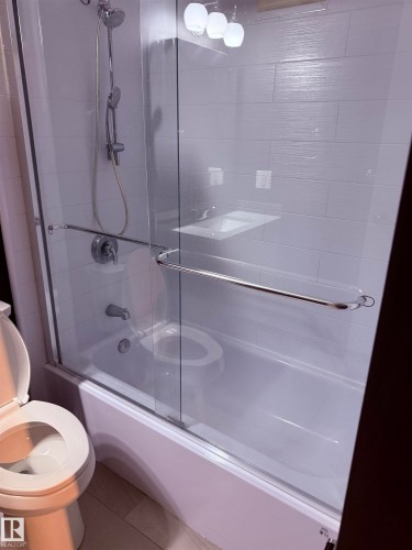 301 10606 123 Street, Edmonton, AB - Indoor Photo Showing Bathroom
