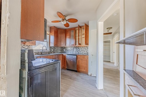 11715 139 Street, Edmonton, AB - Indoor Photo Showing Kitchen