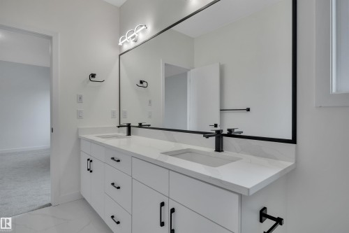 5001 51 Avenue, Calmar, AB - Indoor Photo Showing Bathroom