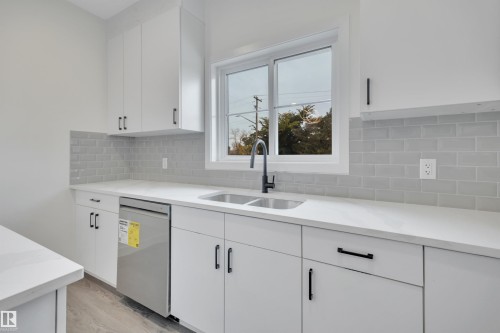 5001 51 Avenue, Calmar, AB - Indoor Photo Showing Kitchen With Double Sink