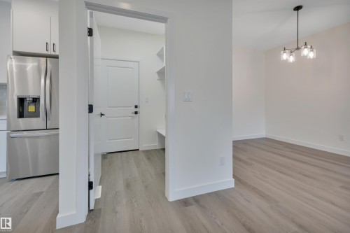 5001 51 Avenue, Calmar, AB - Indoor