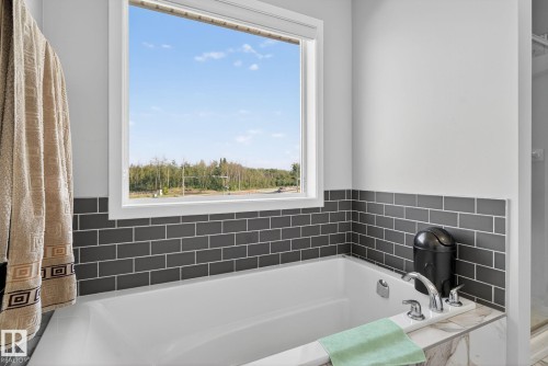 2171 51 Street, Edmonton, AB - Indoor Photo Showing Bathroom