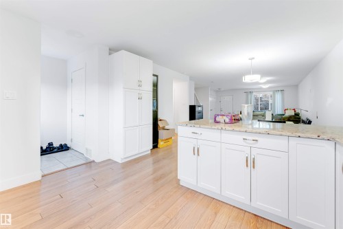 1536 21 Street, Edmonton, AB - Indoor Photo Showing Kitchen