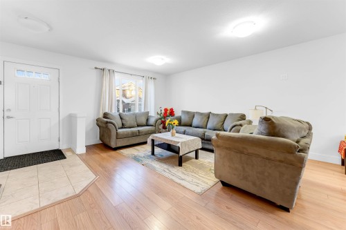 1536 21 Street, Edmonton, AB - Indoor Photo Showing Living Room