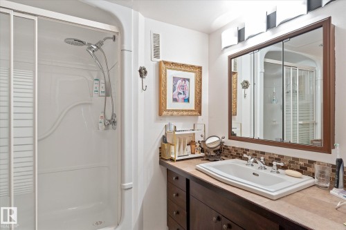 1002 9923 103 Street, Edmonton, AB - Indoor Photo Showing Bathroom