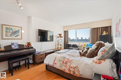 1002 9923 103 Street, Edmonton, AB - Indoor Photo Showing Bedroom