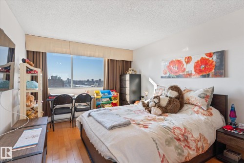 1002 9923 103 Street, Edmonton, AB - Indoor Photo Showing Bedroom