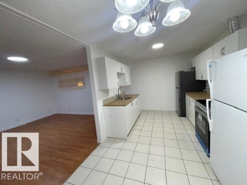 13123 31 Street, Edmonton, AB - Indoor Photo Showing Kitchen