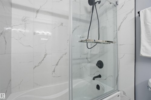 5208 90 Avenue, Edmonton, AB - Indoor Photo Showing Bathroom