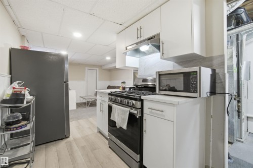 5208 90 Avenue, Edmonton, AB - Indoor Photo Showing Kitchen