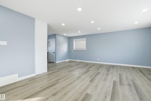 5208 90 Avenue, Edmonton, AB - Indoor Photo Showing Other Room