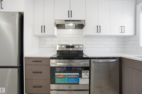 5208 90 Avenue, Edmonton, AB - Indoor Photo Showing Kitchen With Stainless Steel Kitchen With Upgraded Kitchen