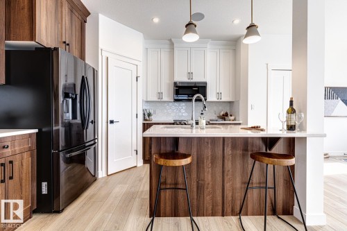 301 Juniper Cove, Leduc, AB - Indoor Photo Showing Kitchen With Upgraded Kitchen