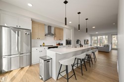 459 39 Street  Edmonton, AB T6X 2X9