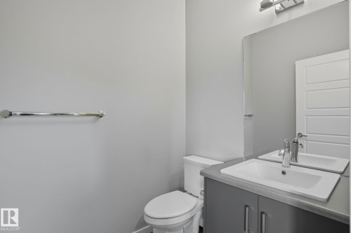 2007 160 Street, Edmonton, AB - Indoor Photo Showing Bathroom