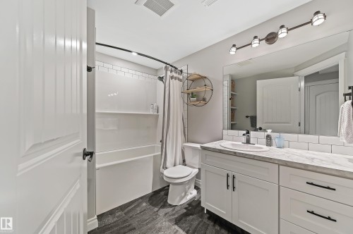 9 Viceroy Crescent, Olds, AB - Indoor Photo Showing Bathroom