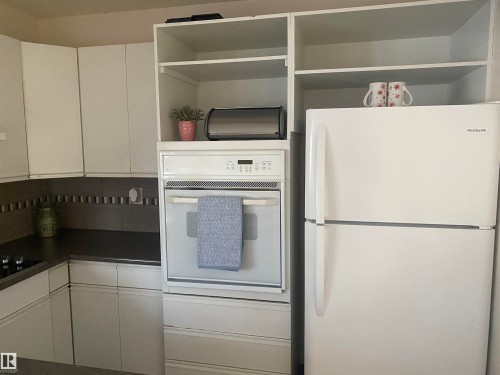 7721 37 Avenue, Edmonton, AB - Indoor Photo Showing Kitchen