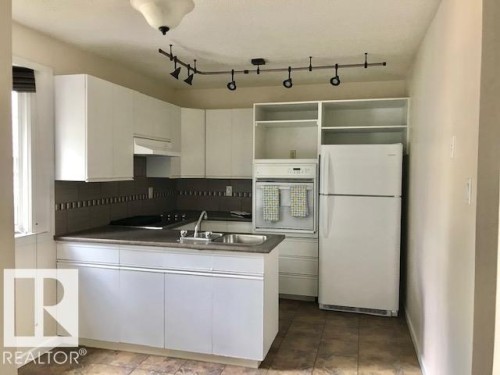 7721 37 Avenue, Edmonton, AB - Indoor Photo Showing Kitchen With Double Sink
