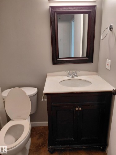 7721 37 Avenue, Edmonton, AB - Indoor Photo Showing Bathroom