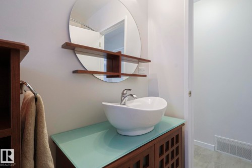 13419 102 Street, Edmonton, AB - Indoor Photo Showing Bathroom