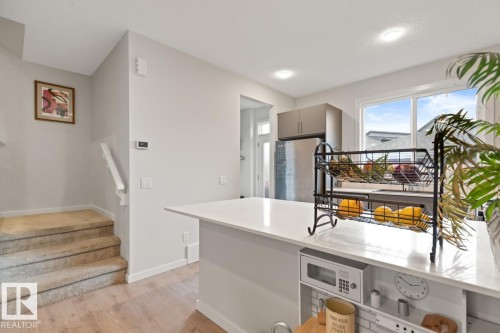 2147 Maple Road, Edmonton, AB - Indoor