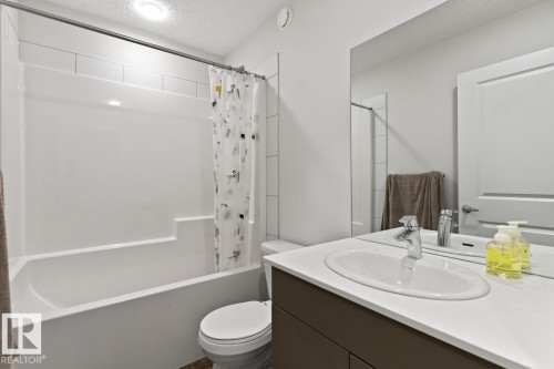 2147 Maple Road, Edmonton, AB - Indoor Photo Showing Bathroom