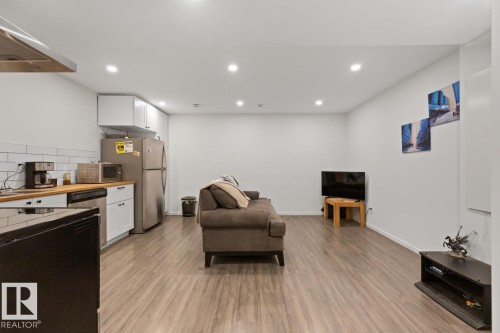 2147 Maple Road, Edmonton, AB - Indoor