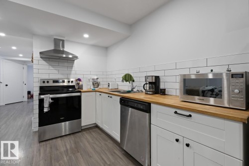2147 Maple Road, Edmonton, AB - Indoor Photo Showing Kitchen
