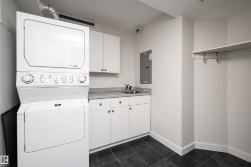 1402 10731 Saskatchewan Drive, Edmonton, AB - Indoor Photo Showing Laundry Room