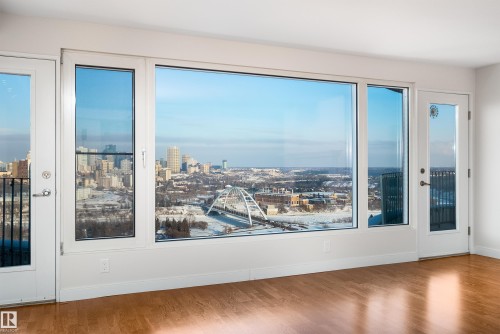 1402 10731 Saskatchewan Drive, Edmonton, AB - Indoor