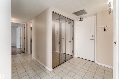 702 8340 Jasper Avenue, Edmonton, AB - Indoor Photo Showing Other Room