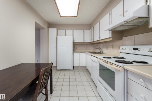 702 8340 Jasper Avenue, Edmonton, AB - Indoor Photo Showing Kitchen