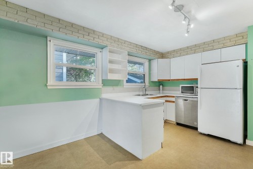 13915 102 Avenue, Edmonton, AB - Indoor Photo Showing Kitchen