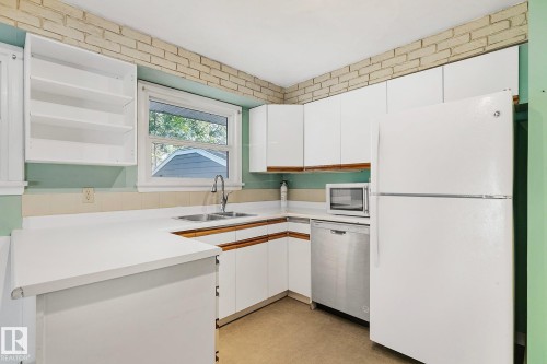 13915 102 Avenue, Edmonton, AB - Indoor Photo Showing Kitchen With Double Sink