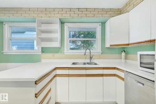 13915 102 Avenue, Edmonton, AB - Indoor Photo Showing Kitchen With Double Sink