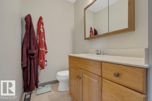 5004 144 Street, Edmonton, AB - Indoor Photo Showing Bathroom