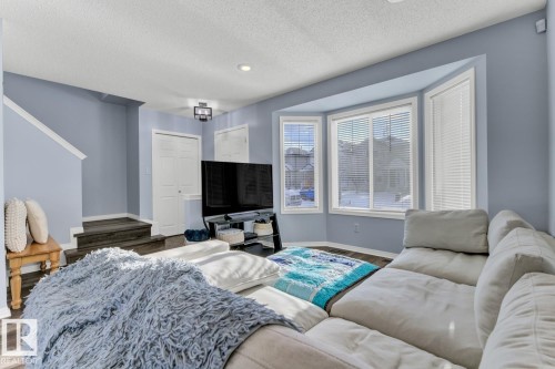 2326 29A Avenue, Edmonton, AB - Indoor Photo Showing Living Room