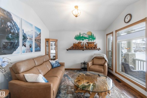 61 Linkside Boulevard, Spruce Grove, AB - Indoor Photo Showing Living Room
