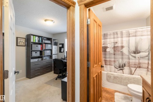 61 Linkside Boulevard, Spruce Grove, AB - Indoor Photo Showing Bathroom