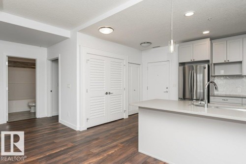 306 1316 Windermere Way, Edmonton, AB - Indoor Photo Showing Kitchen