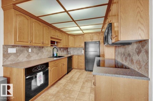 48 Amberly Court, Edmonton, AB - Indoor Photo Showing Kitchen